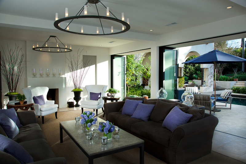 amazing chandelier living room area