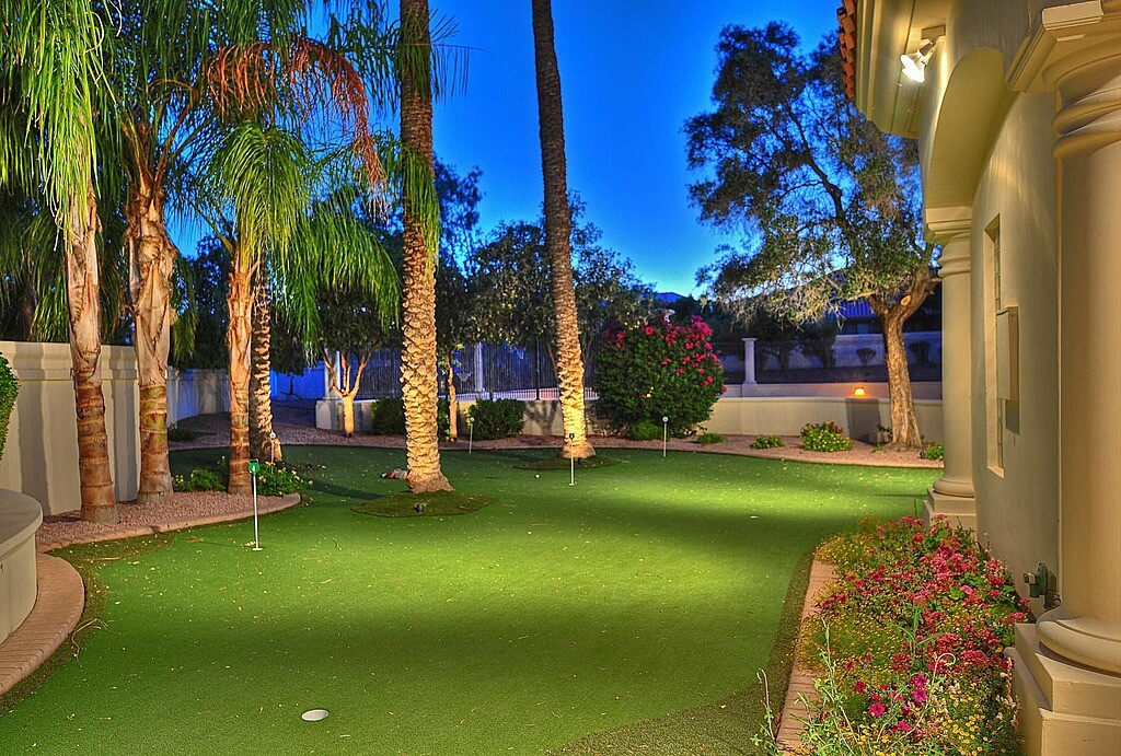 outdoor putting green