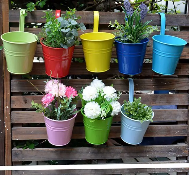 Simple Plastic Hanging Pots