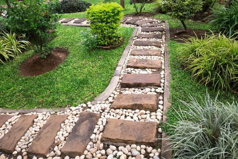 garden path with rocks ideas