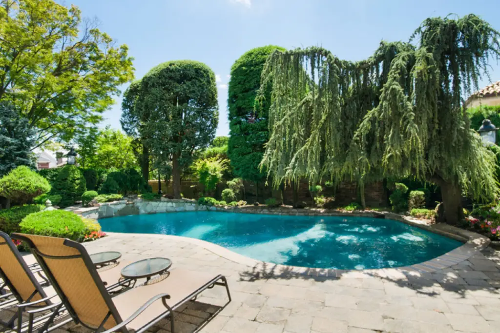 backyard pool landscaping ideas