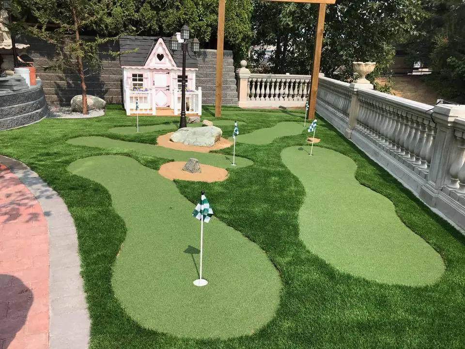 26 Backyard Putting Green Ideas for the Complete Golf Experience