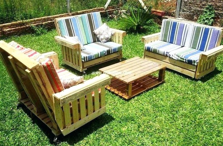 backyard with pallet chair sets
