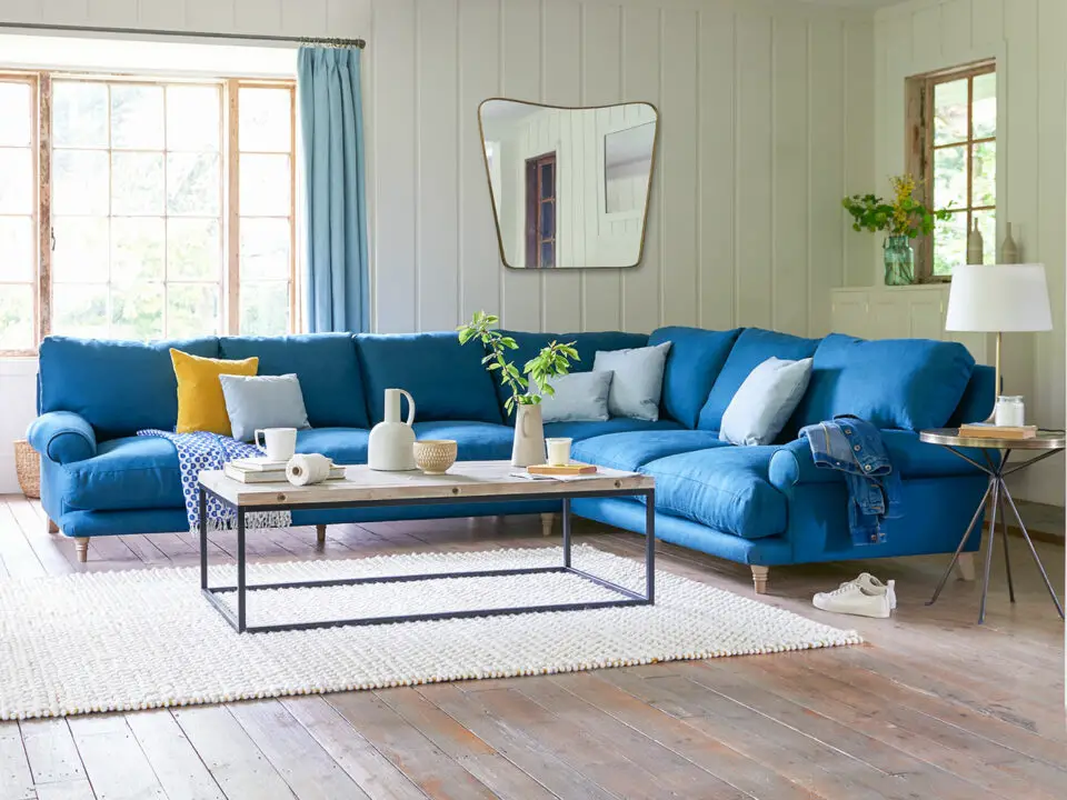 46 Luxurious Sofa Ideas in Elegant Color Combinations of Living Room