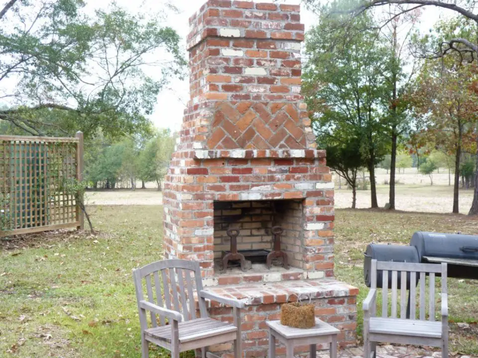 outdoor fireplace ideas with brick