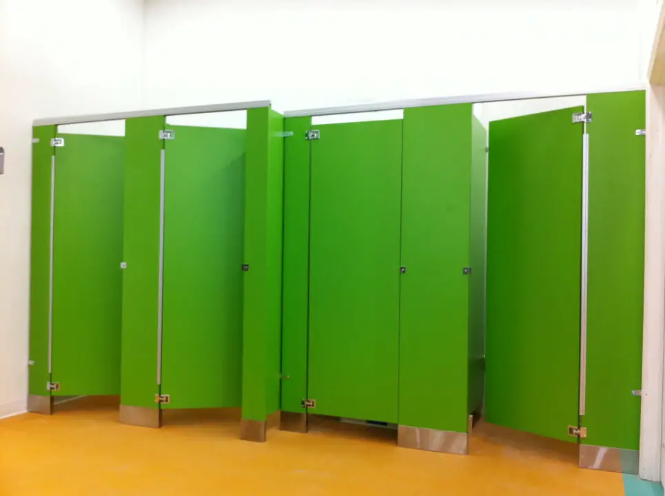 plastic bathroom partitions