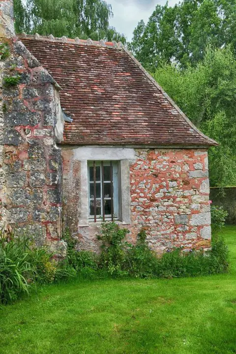 small house house pierre brick old former landscape window green