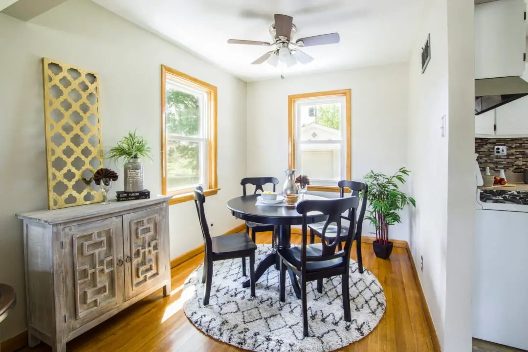 Round Style Wooden Table