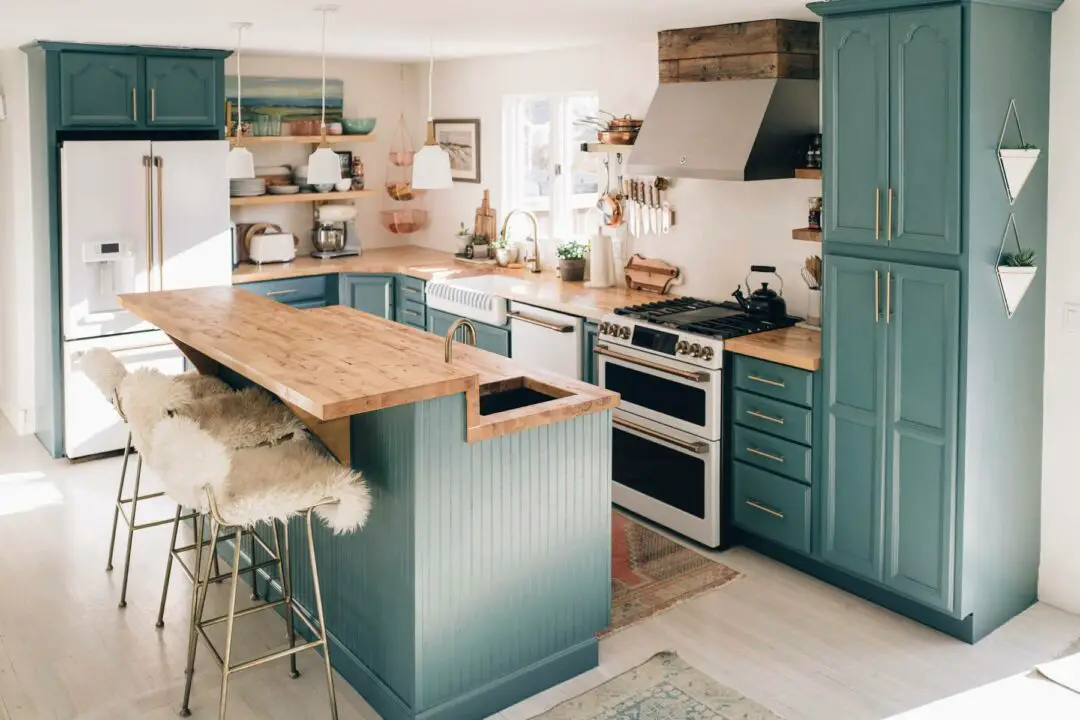 10 Kitchen Set and Decorating Ideas to Make the Room Look Spacious