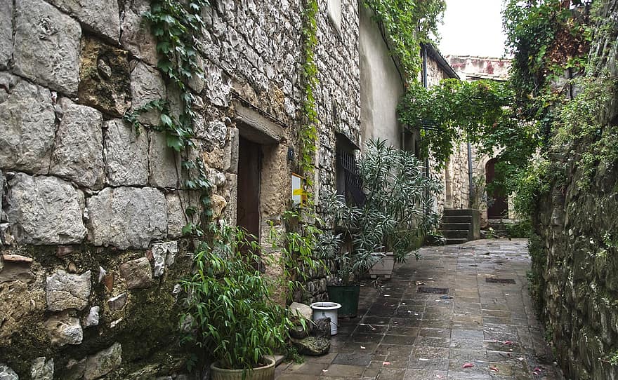 herald the matelles village medieval lane pavers herald the matelles village medieval lane pavers