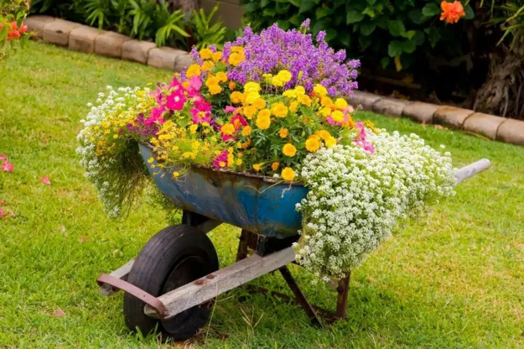 Beautiful Planter design - rustic outdoor planter