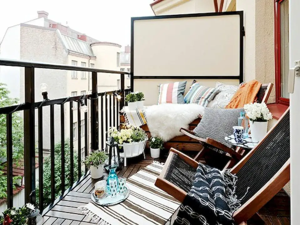 affordable small apartment balcony decoration ideas