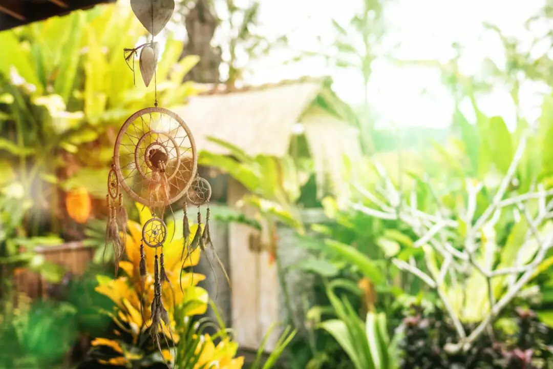 backyard fence decor