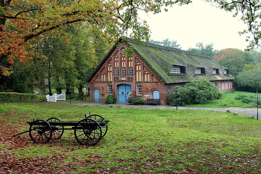 farmhouse homestead hof building house farm agriculture rustic old farmhouse