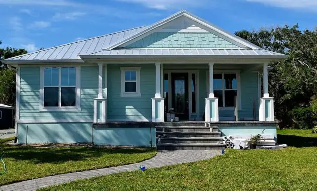 house lawn family architecture roof luxury entrance window suburb 1