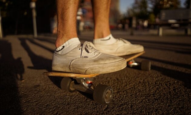 vans in action - white vans - cleaning white vans 