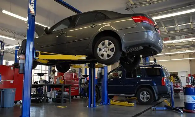 car mechanic automobile service repair auto mechanical maintenance auto mechanic - how long it takes to change your oil