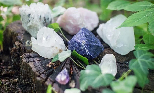 crystals stones healing mystic spiritual quartz rose quartz