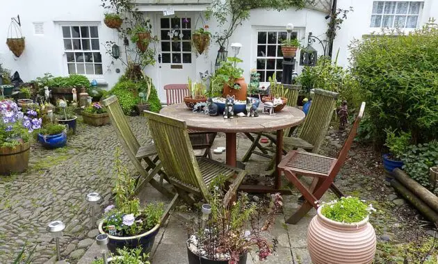 cornwall england village united kingdom tourism garden front yard table flowers