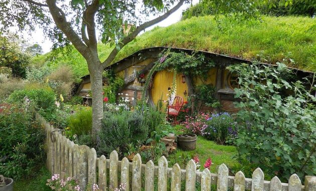 hobbiton door fence movie set new zealand hobbit hole film location shire garden
