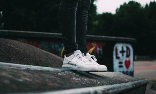15 Best White Nike Shoes For Women and Men | CheapExpensive